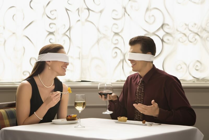 Knowing what to talk about it one thing but knowing what NOT to talk about is more important. First Date Talk Conversation